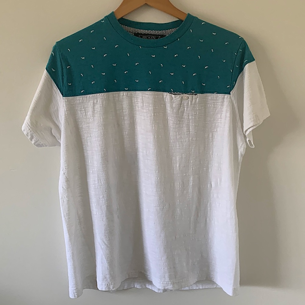 Men's Short Sleeve Tee Shirt Whale Pattern Shades Teal & White Sz L